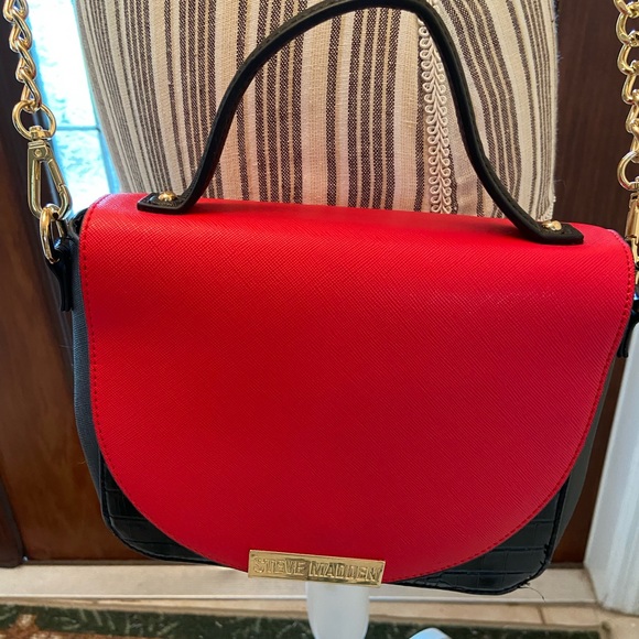 Steve Madden 2Tone Red & Black Crossbody/satchel with removable chain - Picture 14 of 17
